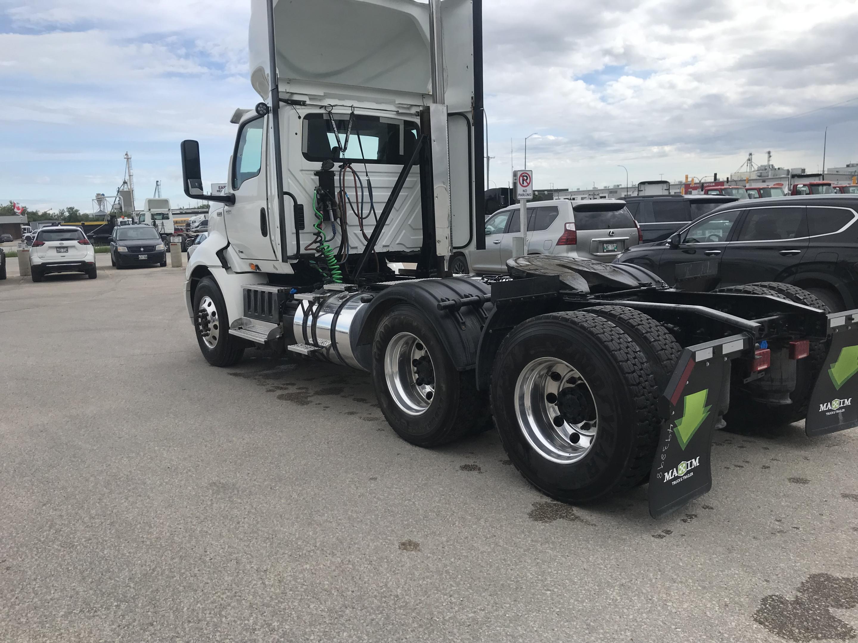 2019 International RH613 Daycab