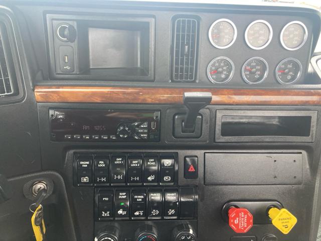 2020 International LT625 Daycab