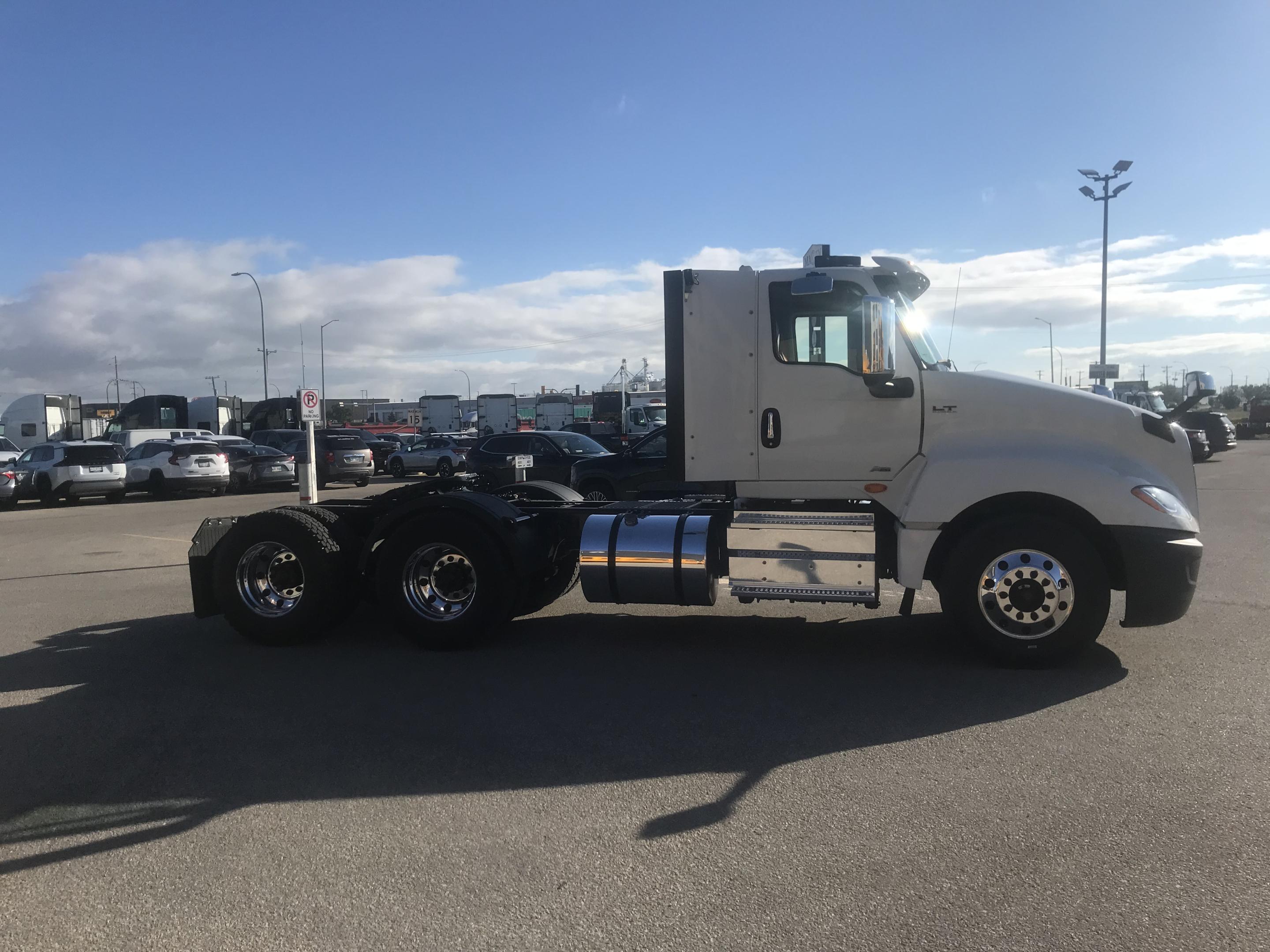 2020 International LT625 Daycab