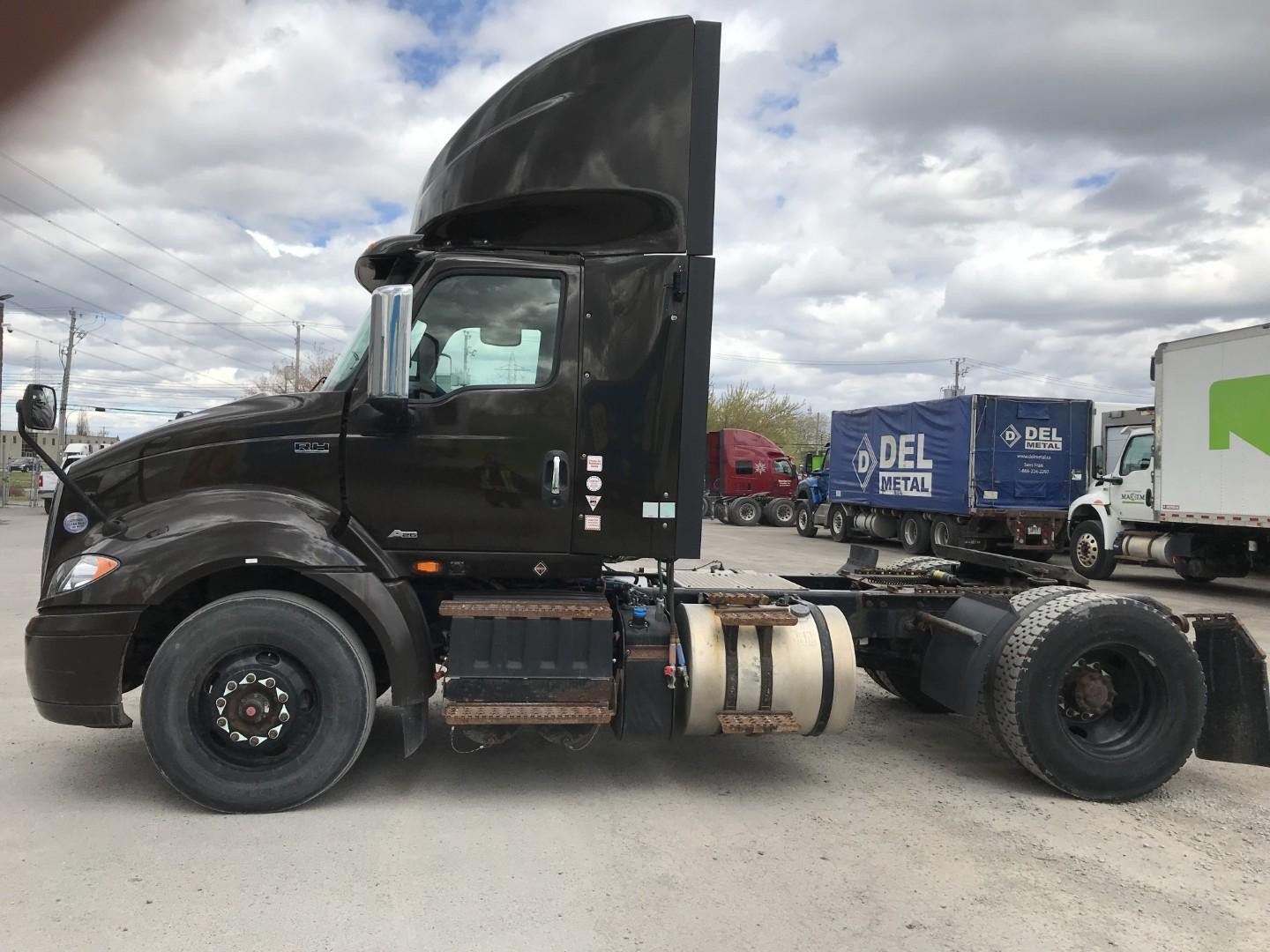 2020 International RH 4X2 Daycab