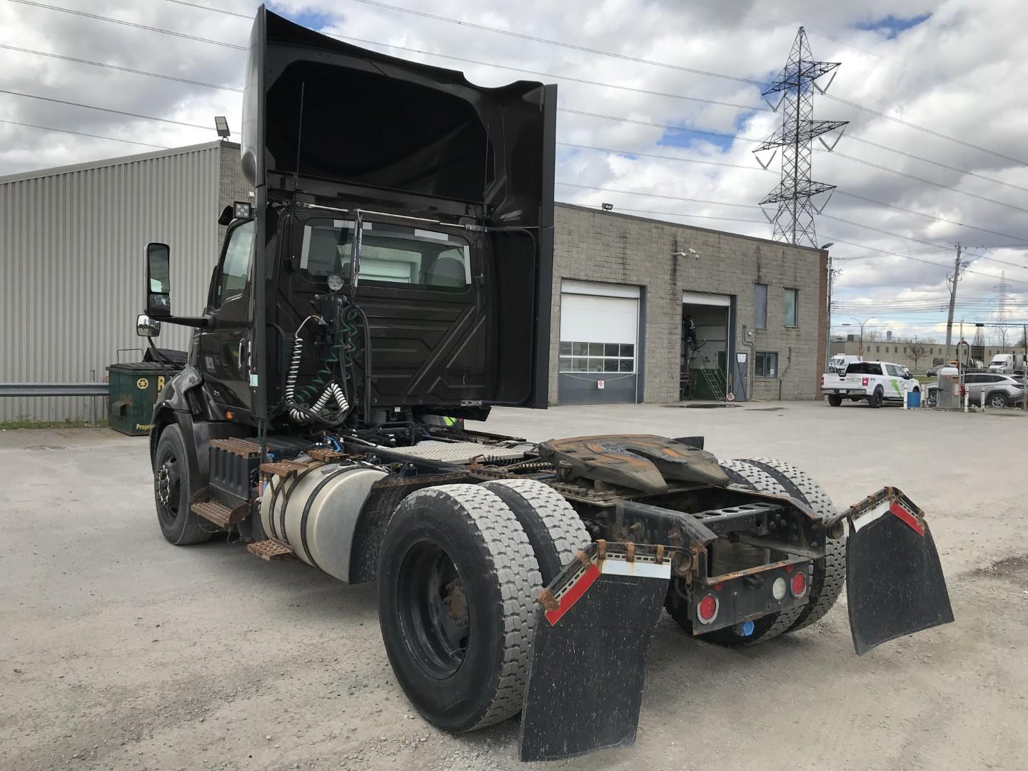 2020 International RH 4X2 Daycab