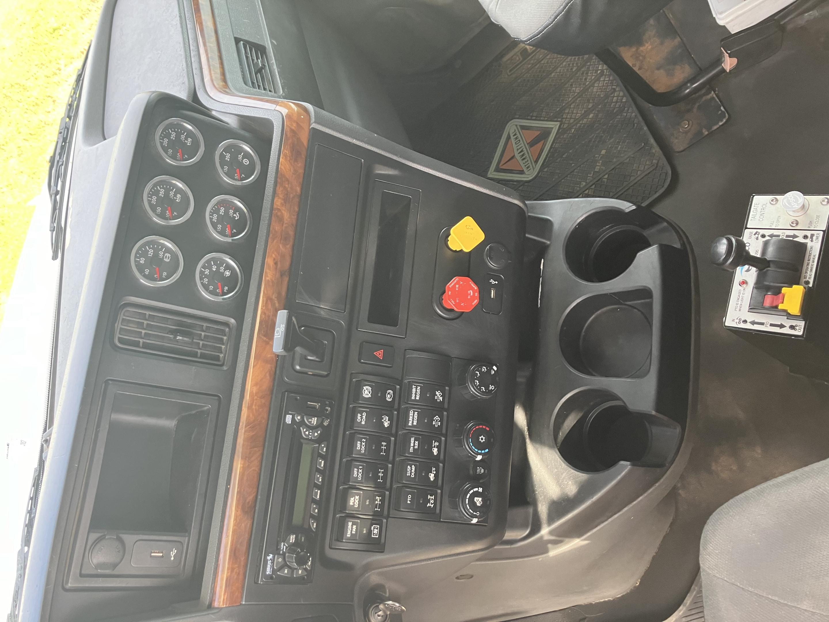 2021 International LT625 6X4