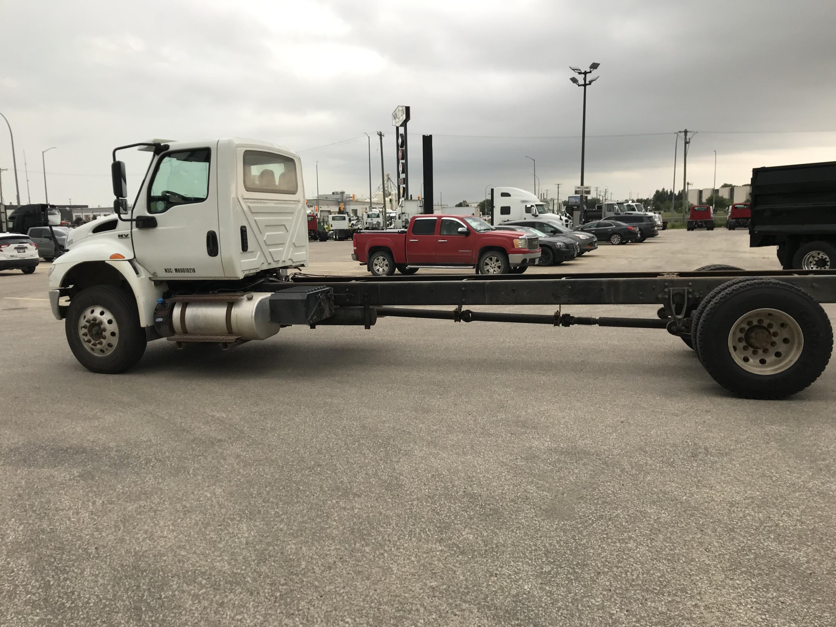 2021 International MV607 4X2 Dry Van