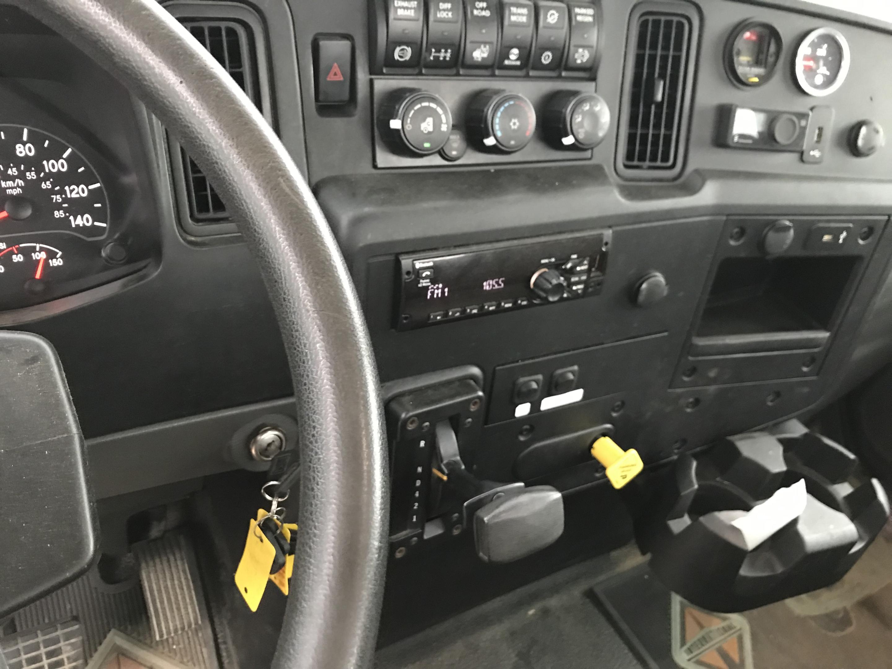 2021 International MV607 4X2 Dry Van