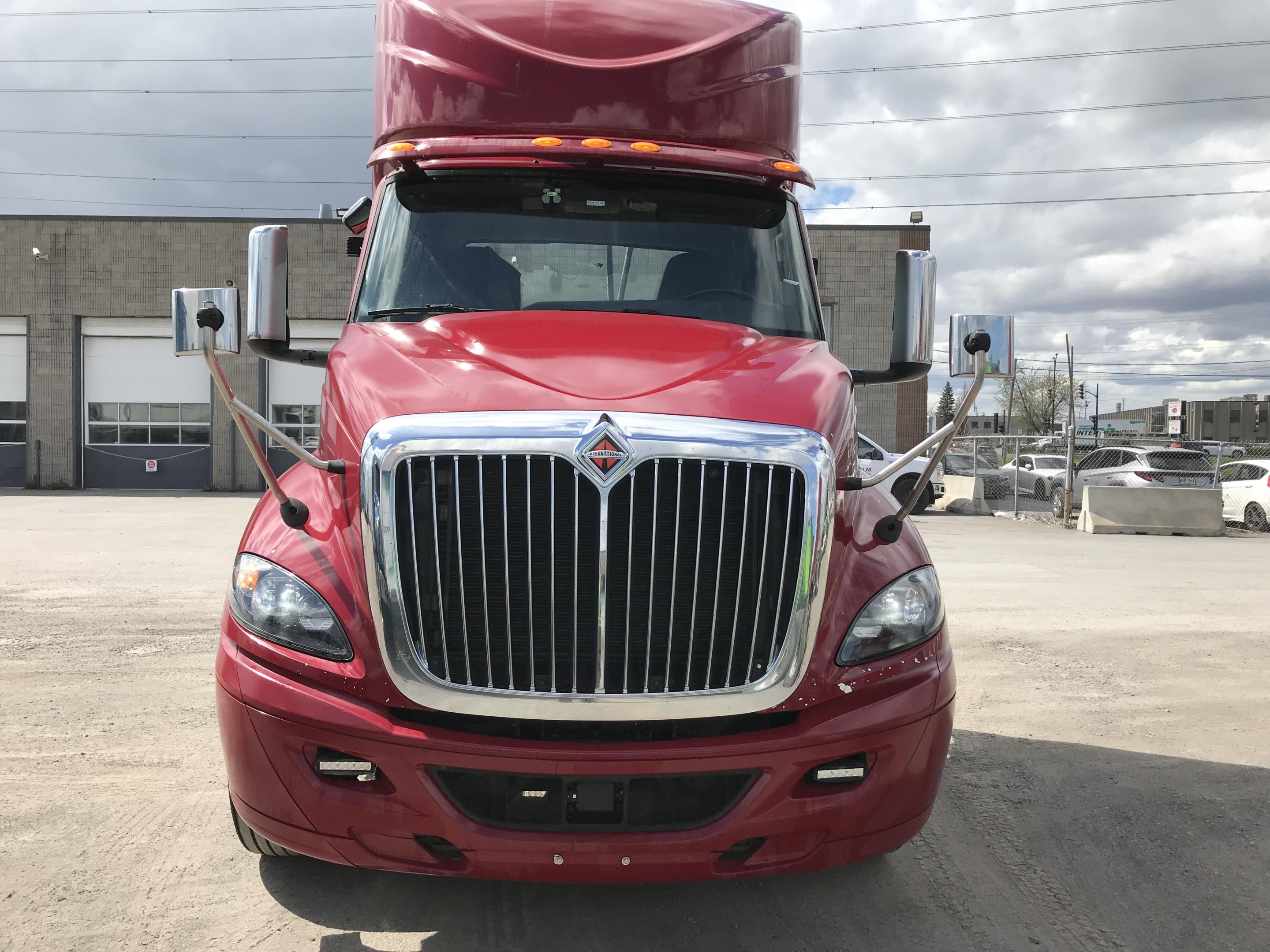 2022 International RH613 6X4 Daycab