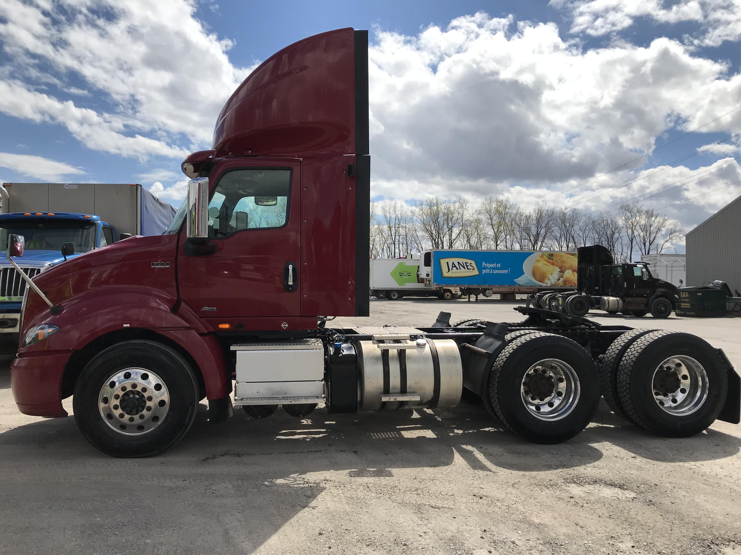 2022 International RH613 6X4 Daycab