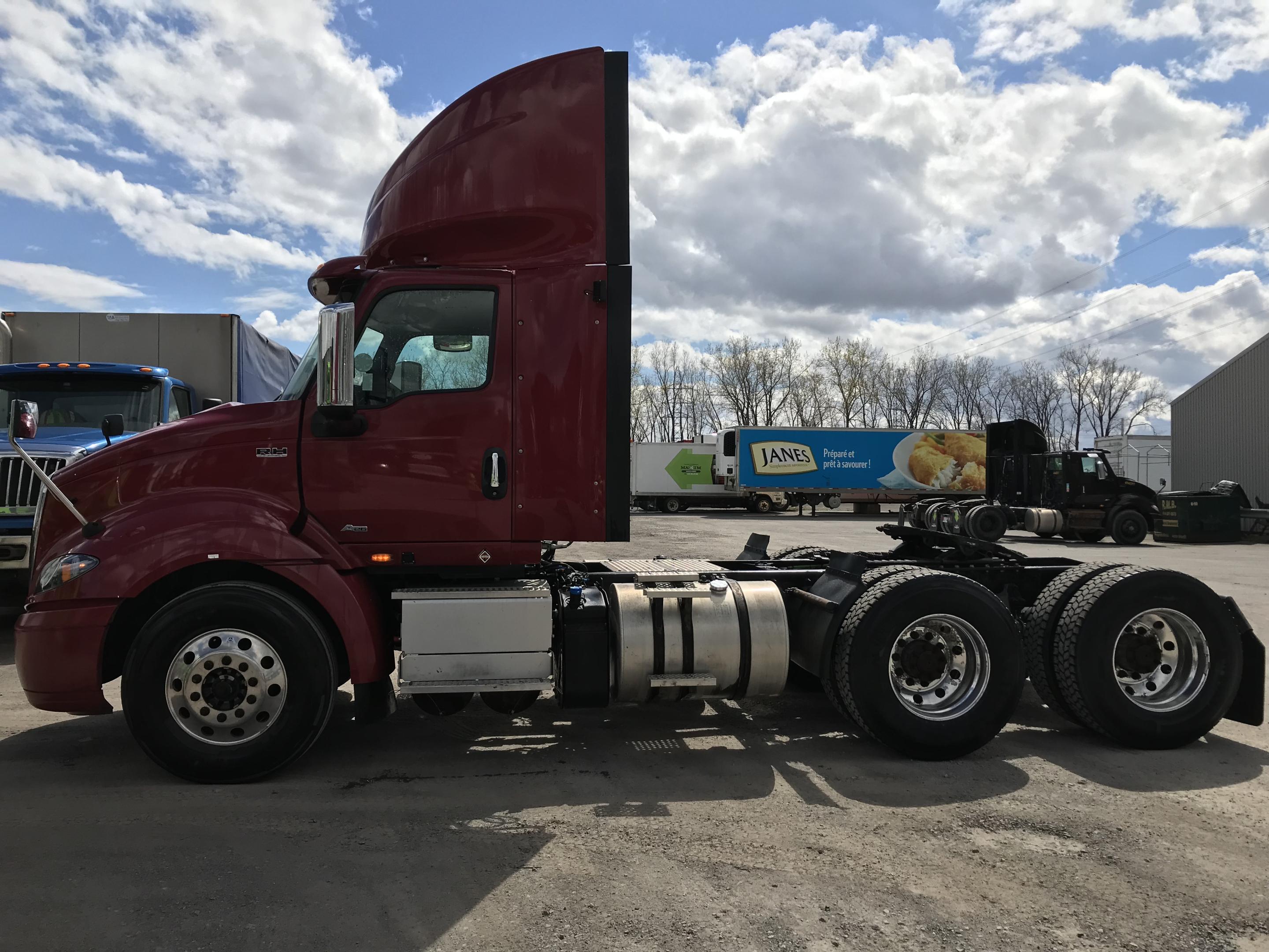 2022 International RH613 6X4 Daycab
