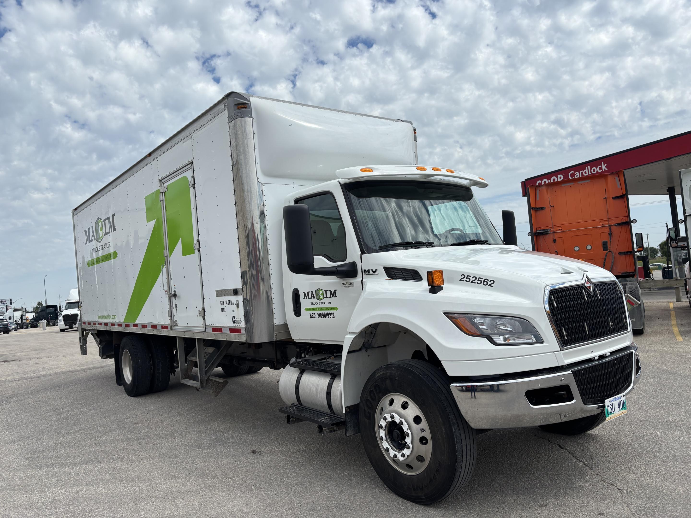 2025 International MV607 4X2 Dry Van