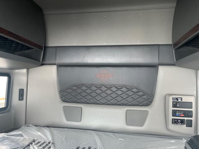 2027 International HX520 6X4