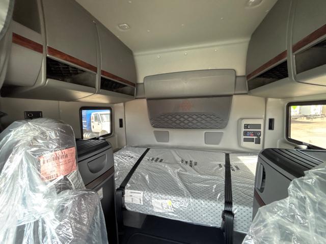 2027 International HX520 6X4