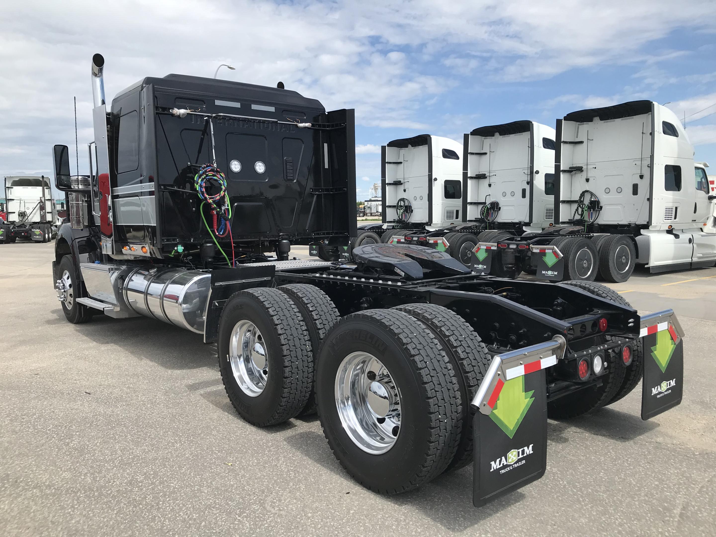 2027 International HX520 6X4