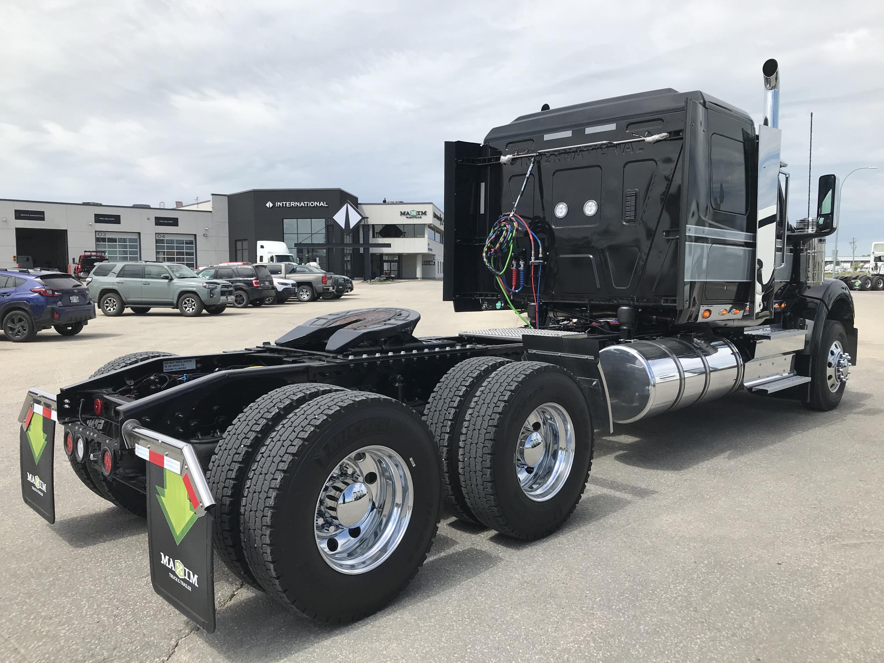 2027 International HX520 6X4