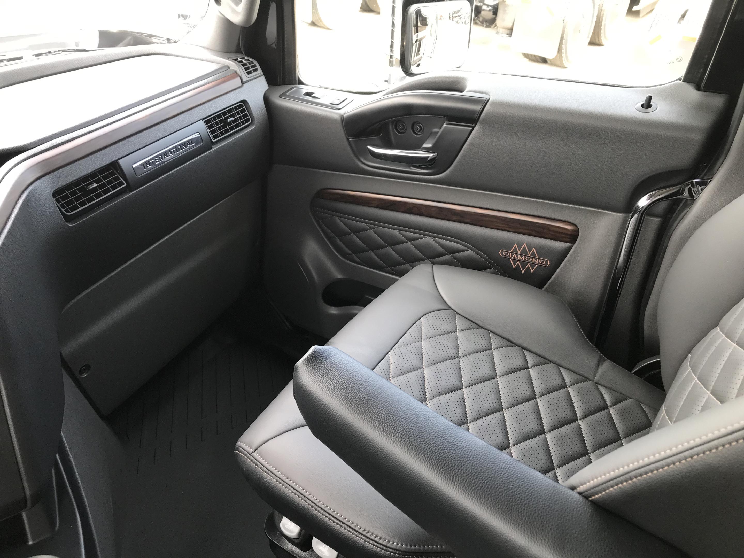 2027 International HX520 6X4