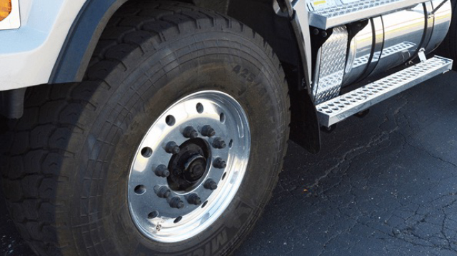 Photo of a Western Star 4700 Truck Wheel