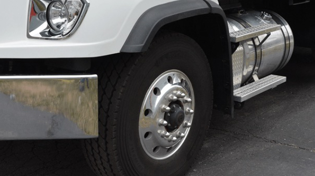 Photo of a Freightliner 114SD Truck Wheel