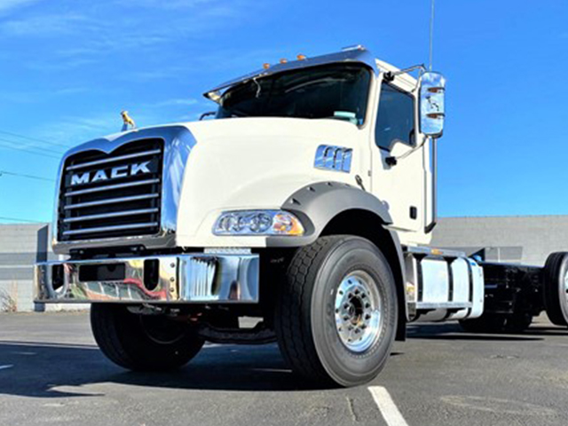 Photo of a Mack Granit 64BR Truck