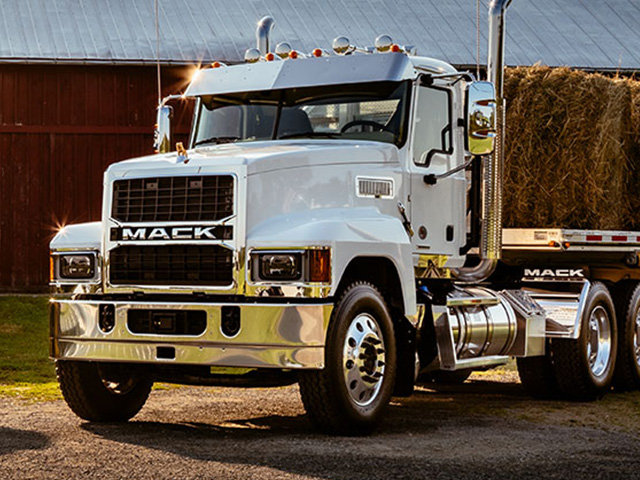 Photo of a Mack Pinnacle Truck